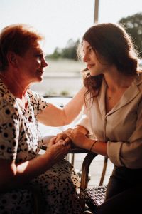 Rapporto caregiver persona assistita durante l'assistenza familiare